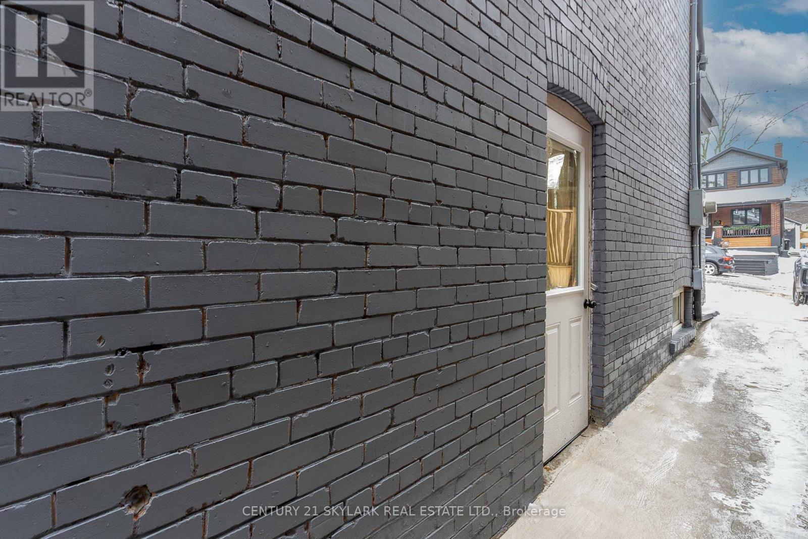 208 Gainsborough Road, Toronto, ON - Outdoor