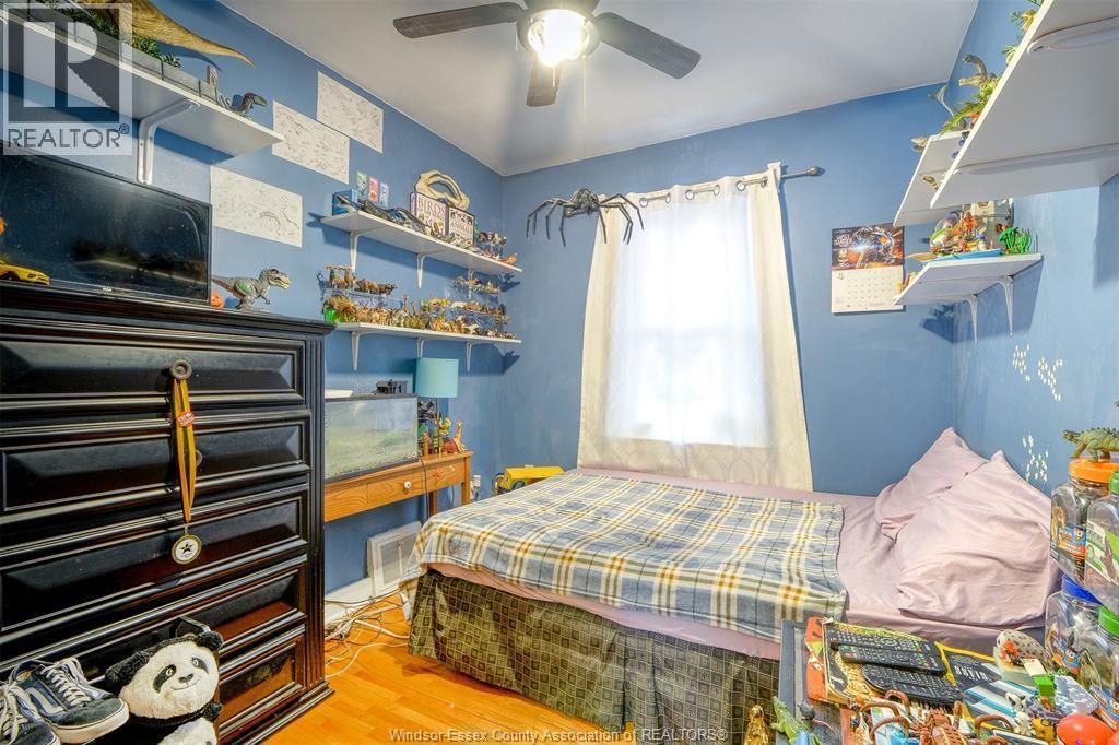 274 St Paul Avenue, Windsor, ON - Indoor Photo Showing Bedroom