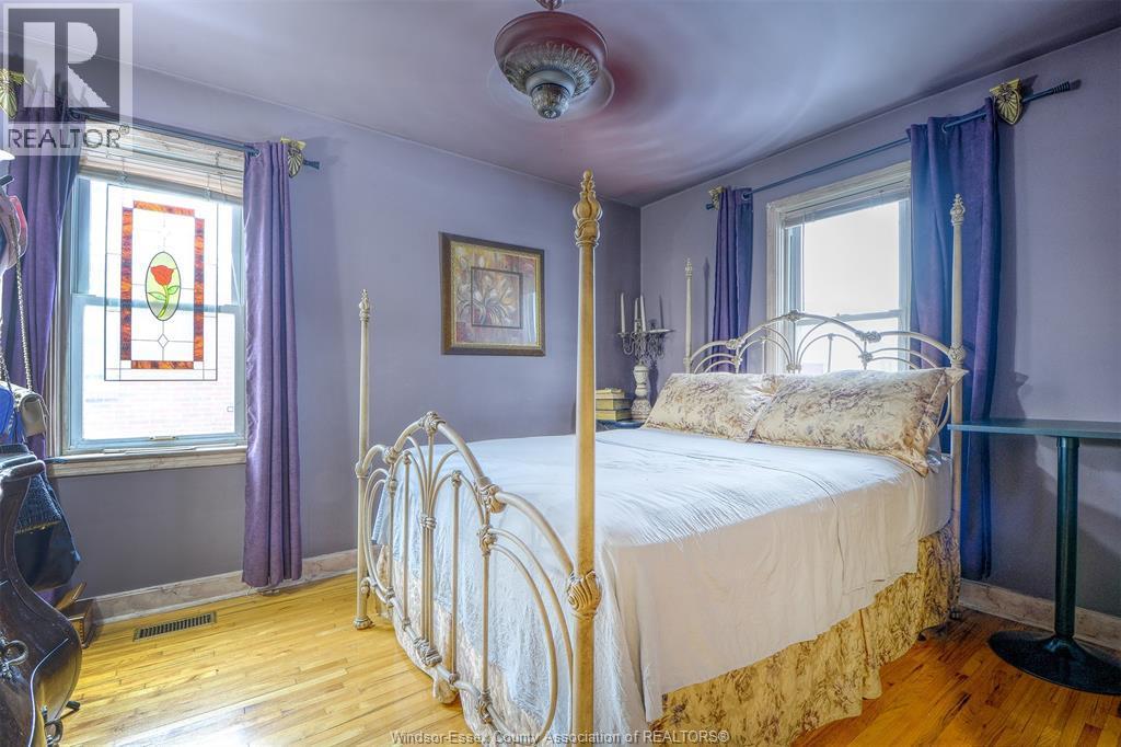 274 St Paul Avenue, Windsor, ON - Indoor Photo Showing Bedroom