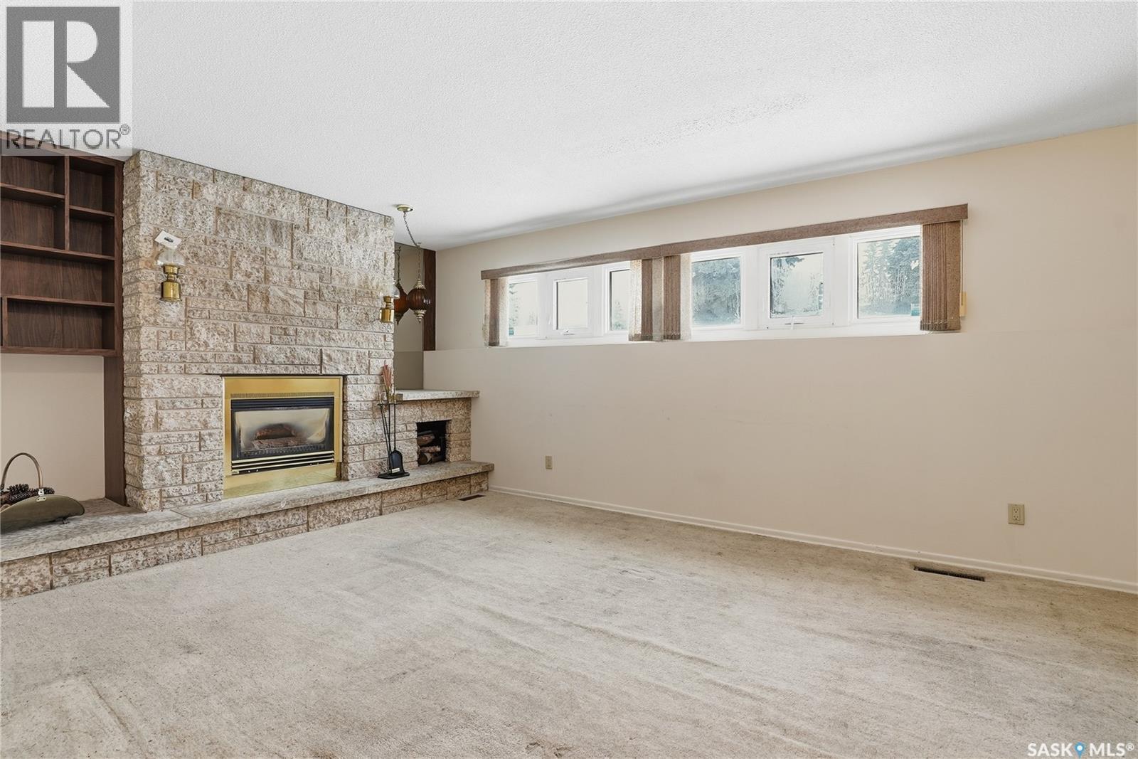 50 Rawson Crescent, Saskatoon, SK - Indoor Photo Showing Living Room With Fireplace