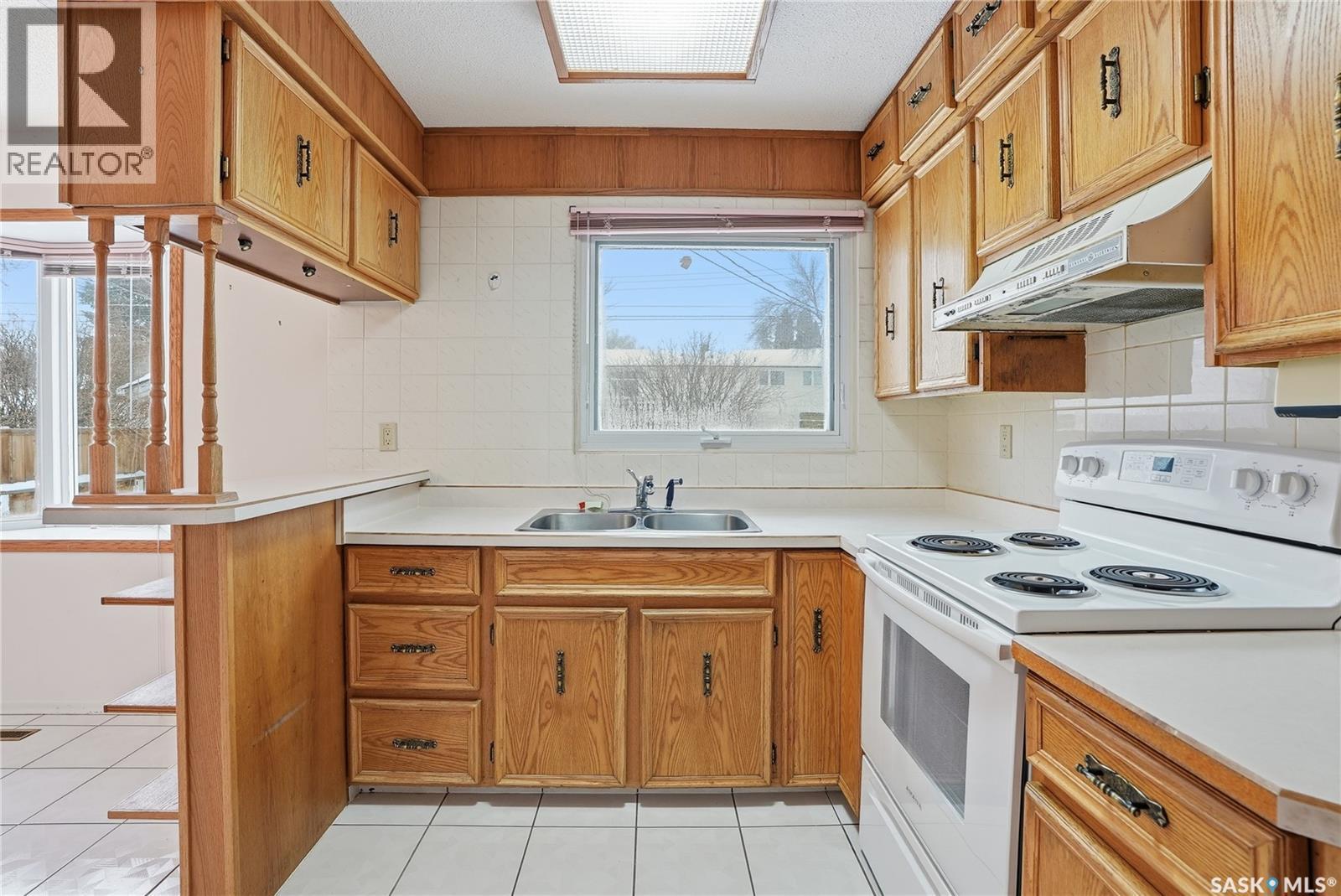 50 Rawson Crescent, Saskatoon, SK - Indoor Photo Showing Kitchen With Double Sink