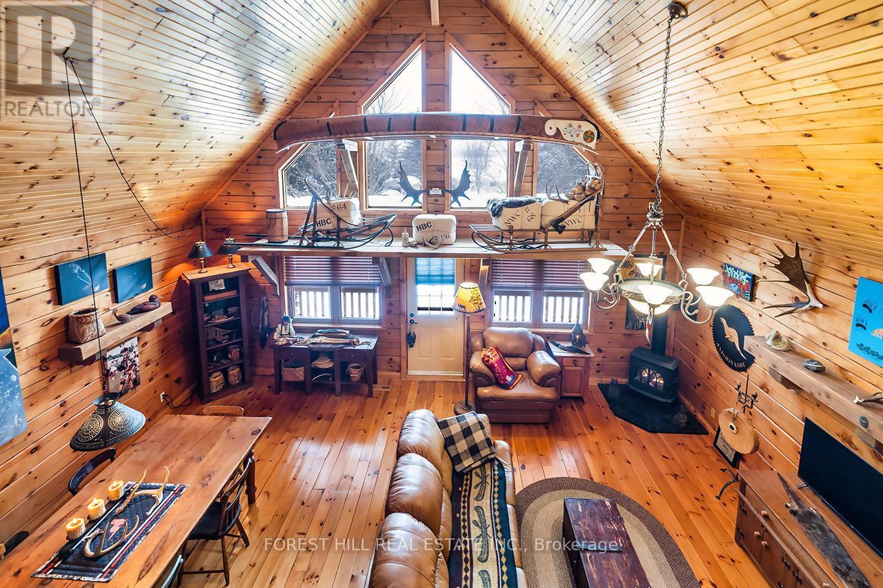 110 Westview Drive, Kawartha Lakes (Emily), ON - Indoor With Fireplace