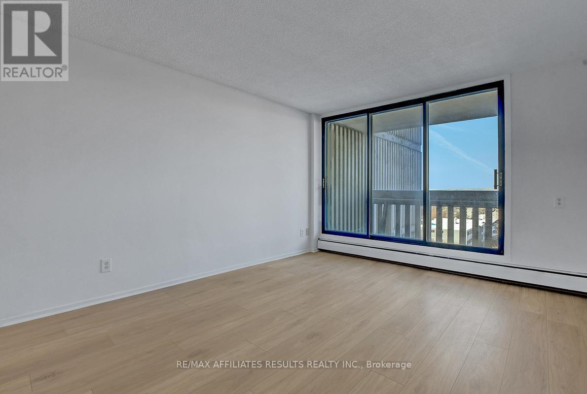 410 - 415 Greenview Avenue, Ottawa, ON - Indoor Photo Showing Other Room