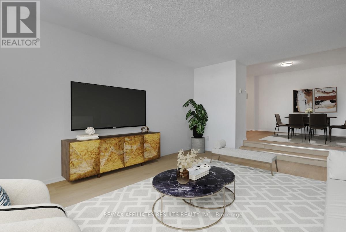 410 - 415 Greenview Avenue, Ottawa, ON - Indoor Photo Showing Living Room