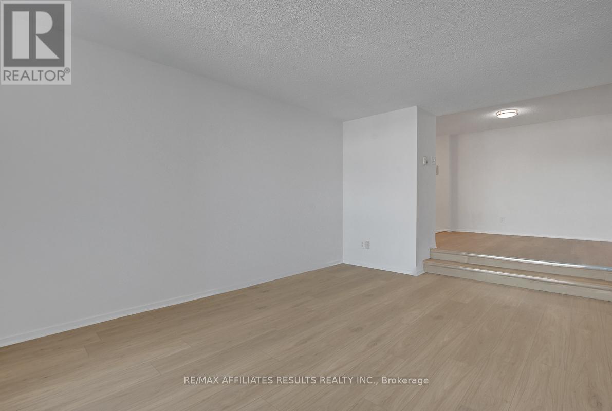 410 - 415 Greenview Avenue, Ottawa, ON - Indoor Photo Showing Other Room