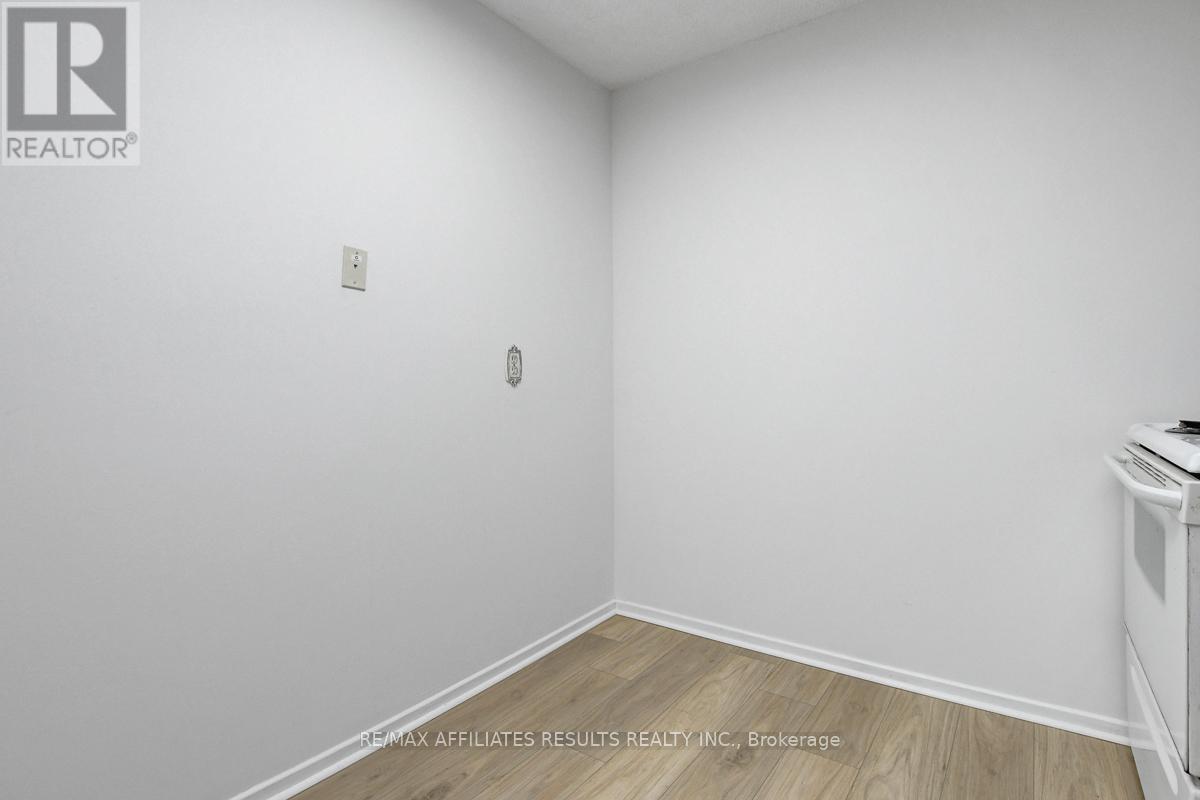 410 - 415 Greenview Avenue, Ottawa, ON - Indoor Photo Showing Other Room
