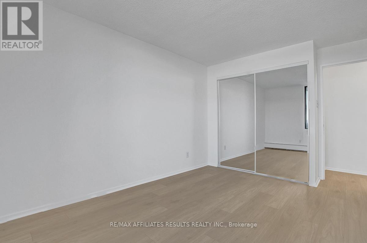 410 - 415 Greenview Avenue, Ottawa, ON - Indoor Photo Showing Other Room