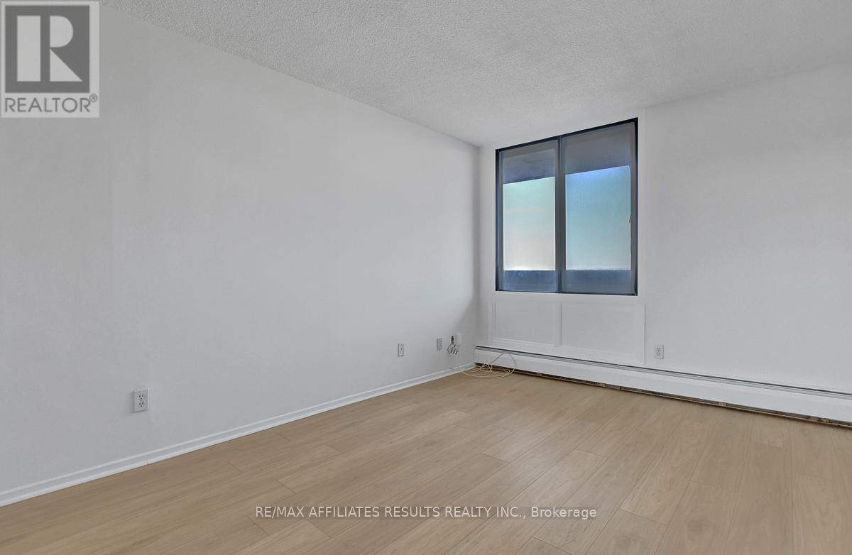 410 - 415 Greenview Avenue, Ottawa, ON - Indoor Photo Showing Other Room