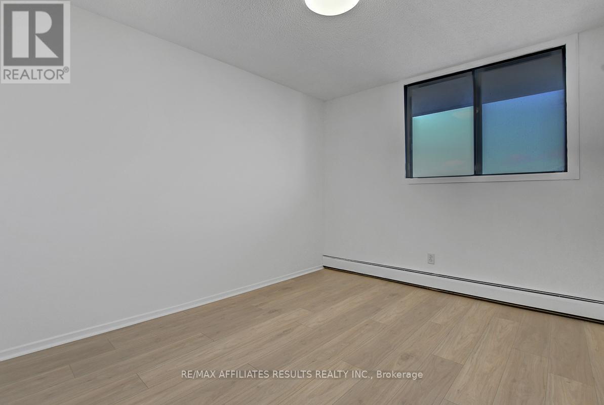 410 - 415 Greenview Avenue, Ottawa, ON - Indoor Photo Showing Other Room