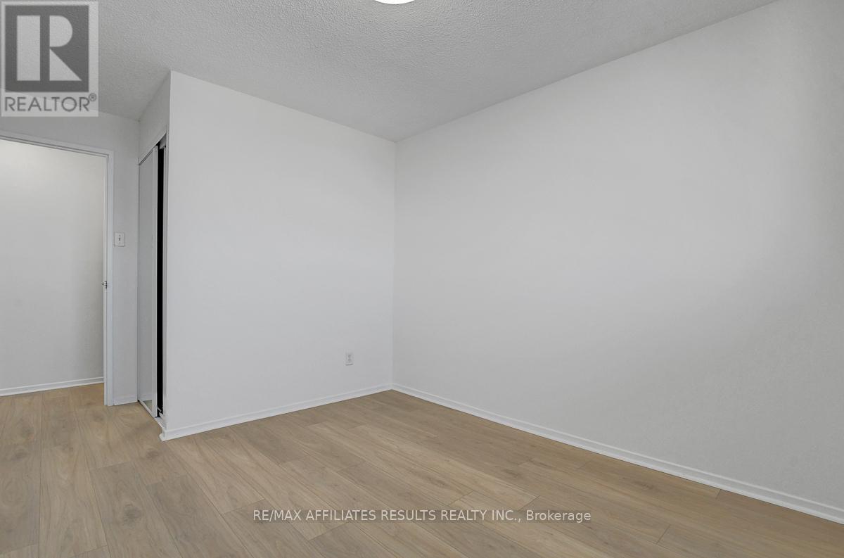 410 - 415 Greenview Avenue, Ottawa, ON - Indoor Photo Showing Other Room