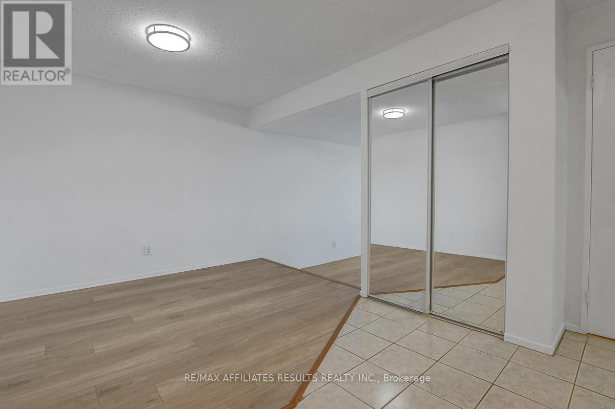 410 - 415 Greenview Avenue, Ottawa, ON - Indoor Photo Showing Other Room