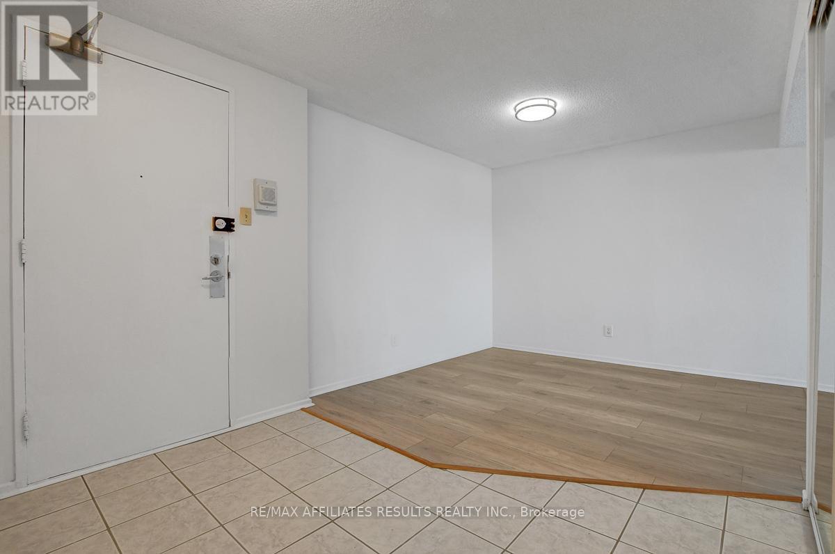 410 - 415 Greenview Avenue, Ottawa, ON - Indoor Photo Showing Other Room