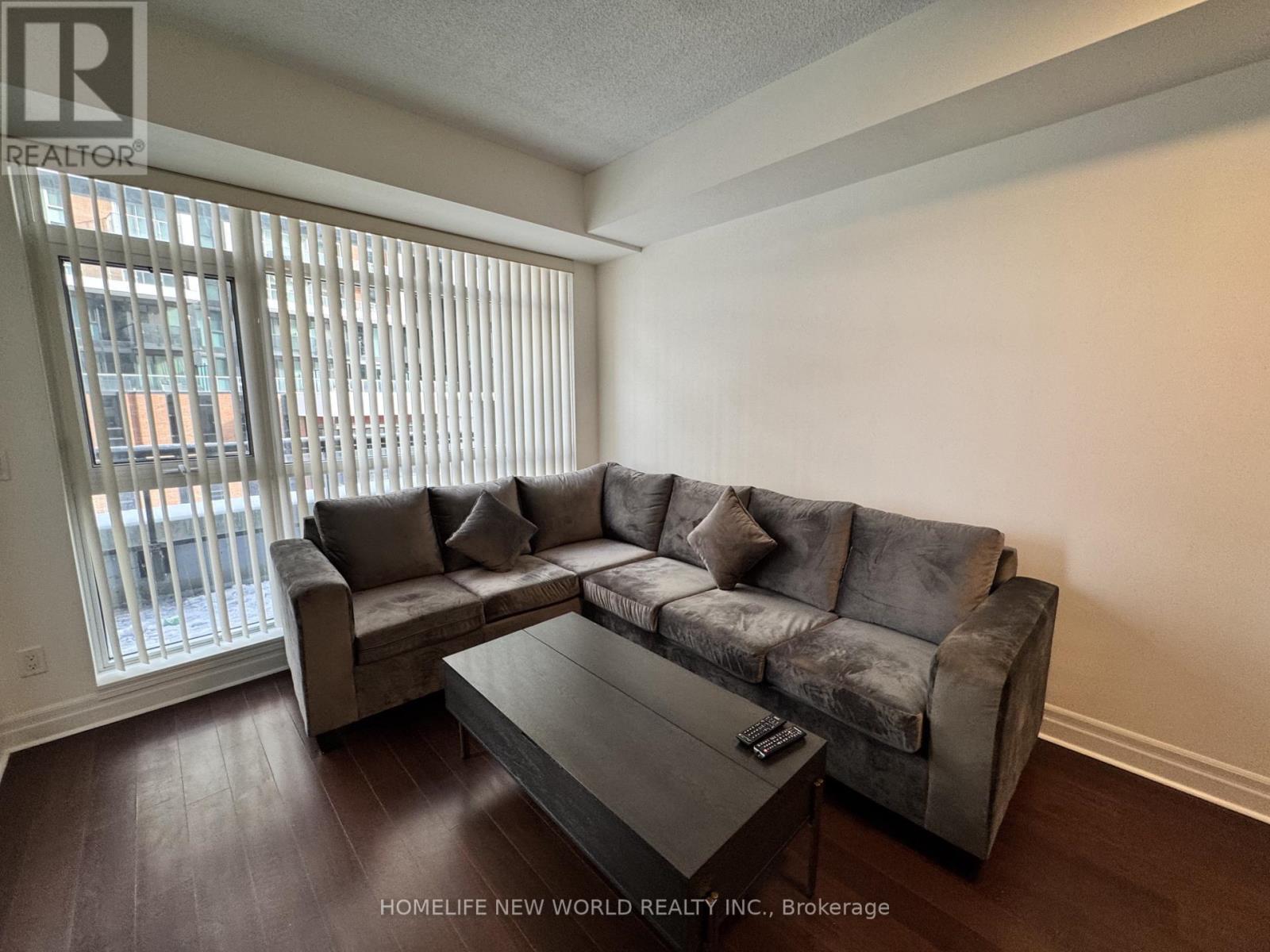 310 - 8110 Birchmount Road, Markham, ON - Indoor Photo Showing Living Room