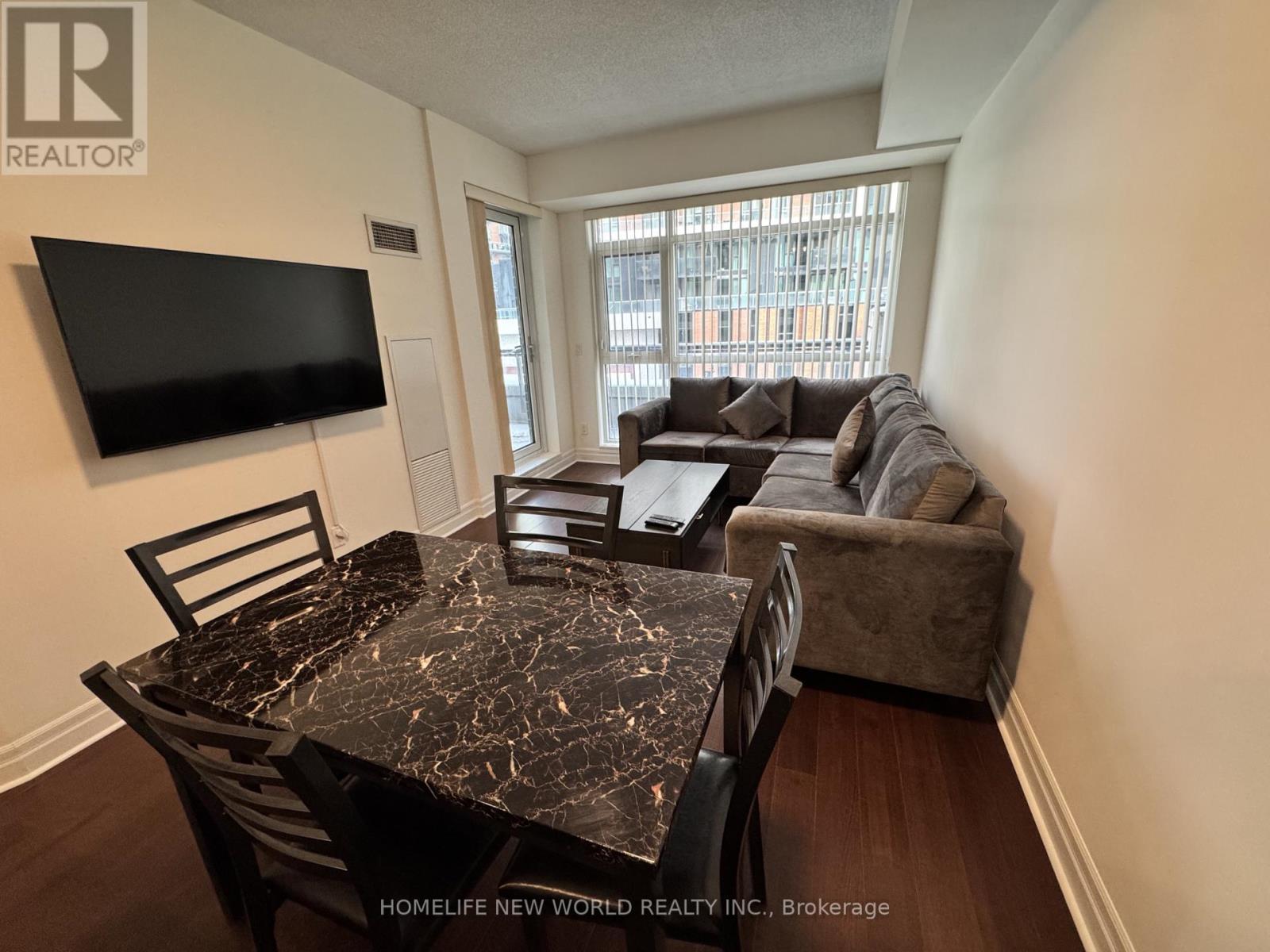 310 - 8110 Birchmount Road, Markham, ON - Indoor Photo Showing Living Room