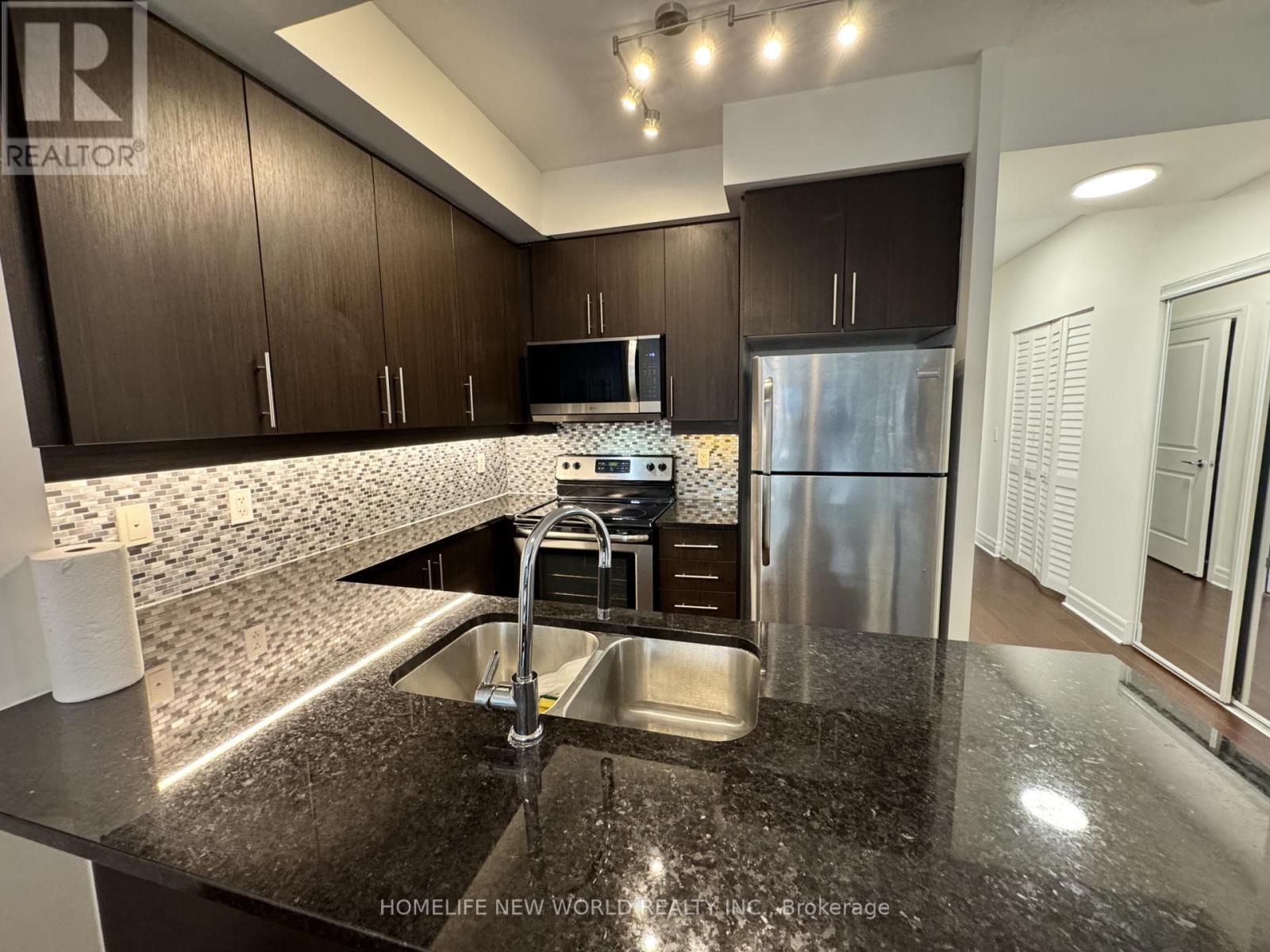 310 - 8110 Birchmount Road, Markham, ON - Indoor Photo Showing Kitchen With Double Sink With Upgraded Kitchen