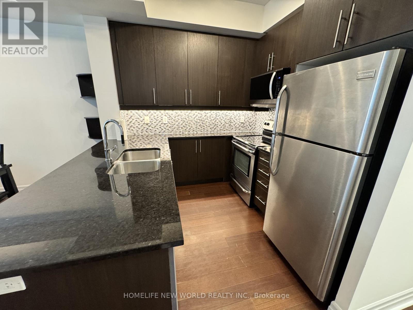 310 - 8110 Birchmount Road, Markham, ON - Indoor Photo Showing Kitchen With Double Sink With Upgraded Kitchen
