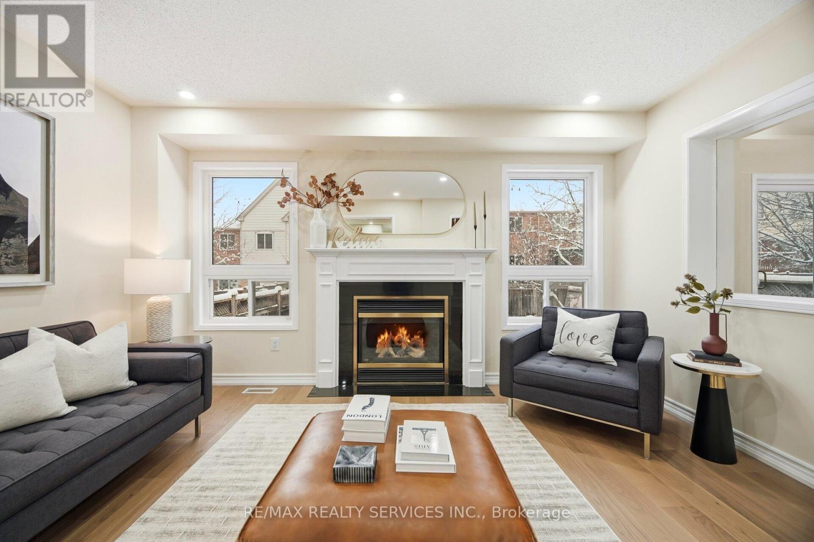 917 Joe Persechini Drive, Newmarket, ON - Indoor Photo Showing Living Room With Fireplace