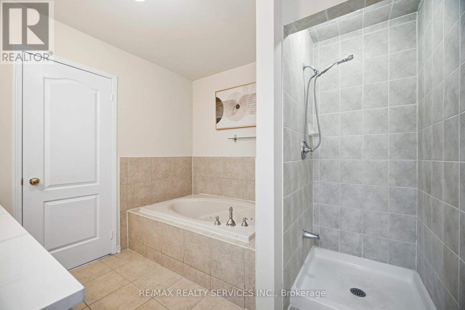 917 Joe Persechini Drive, Newmarket, ON - Indoor Photo Showing Bathroom