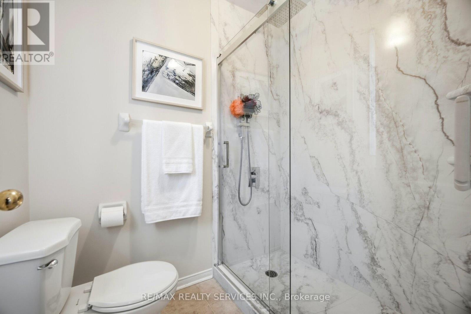 917 Joe Persechini Drive, Newmarket, ON - Indoor Photo Showing Bathroom