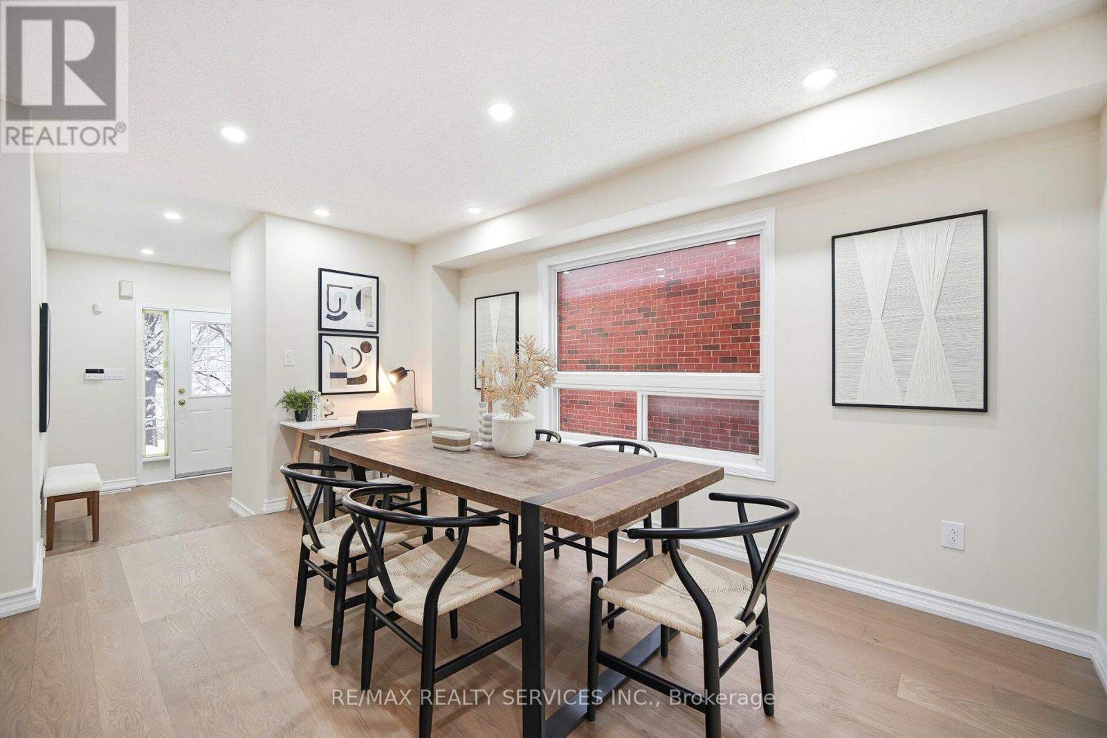 917 Joe Persechini Drive, Newmarket, ON - Indoor Photo Showing Dining Room