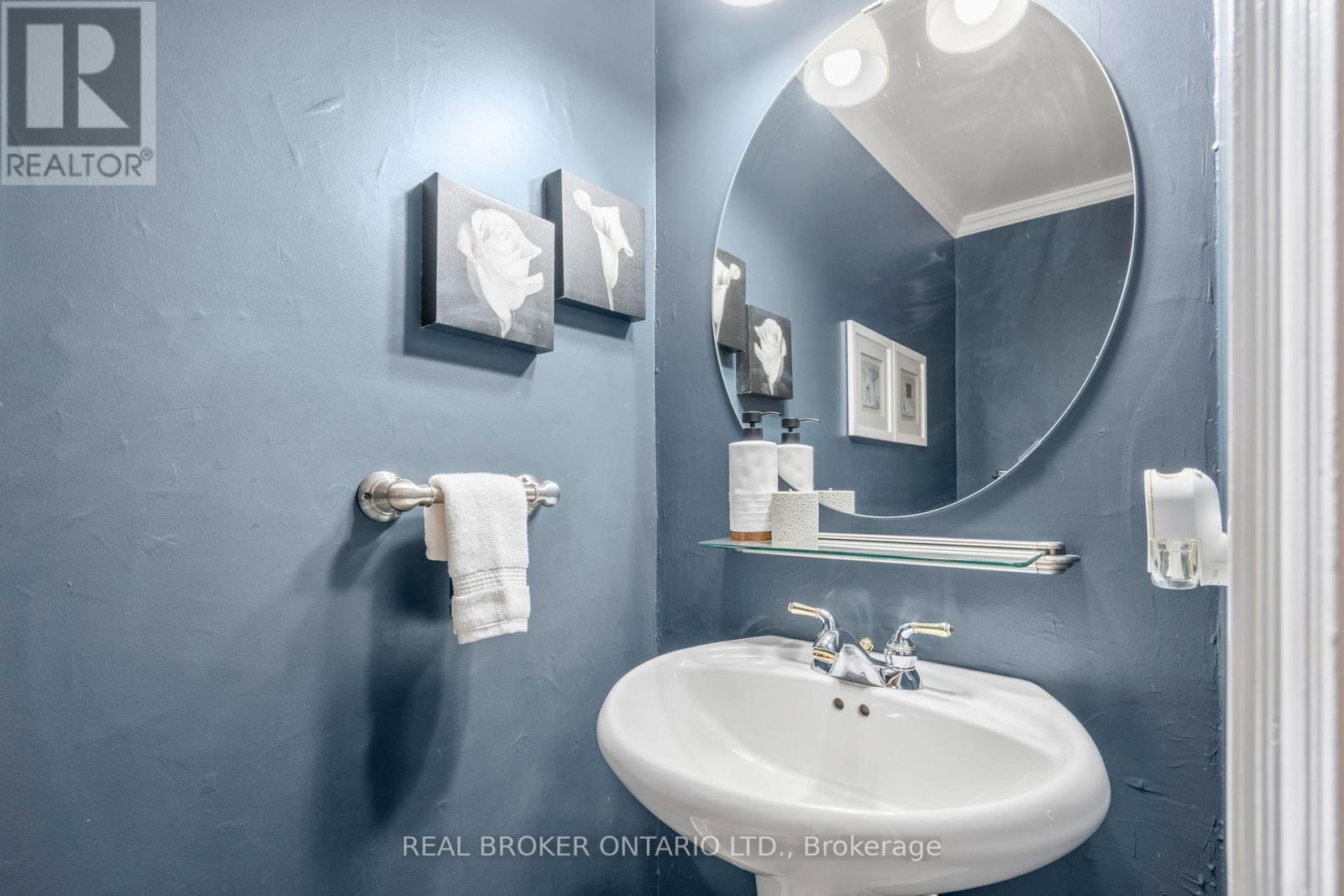 85 Laurier Avenue, Richmond Hill, ON - Indoor Photo Showing Bathroom