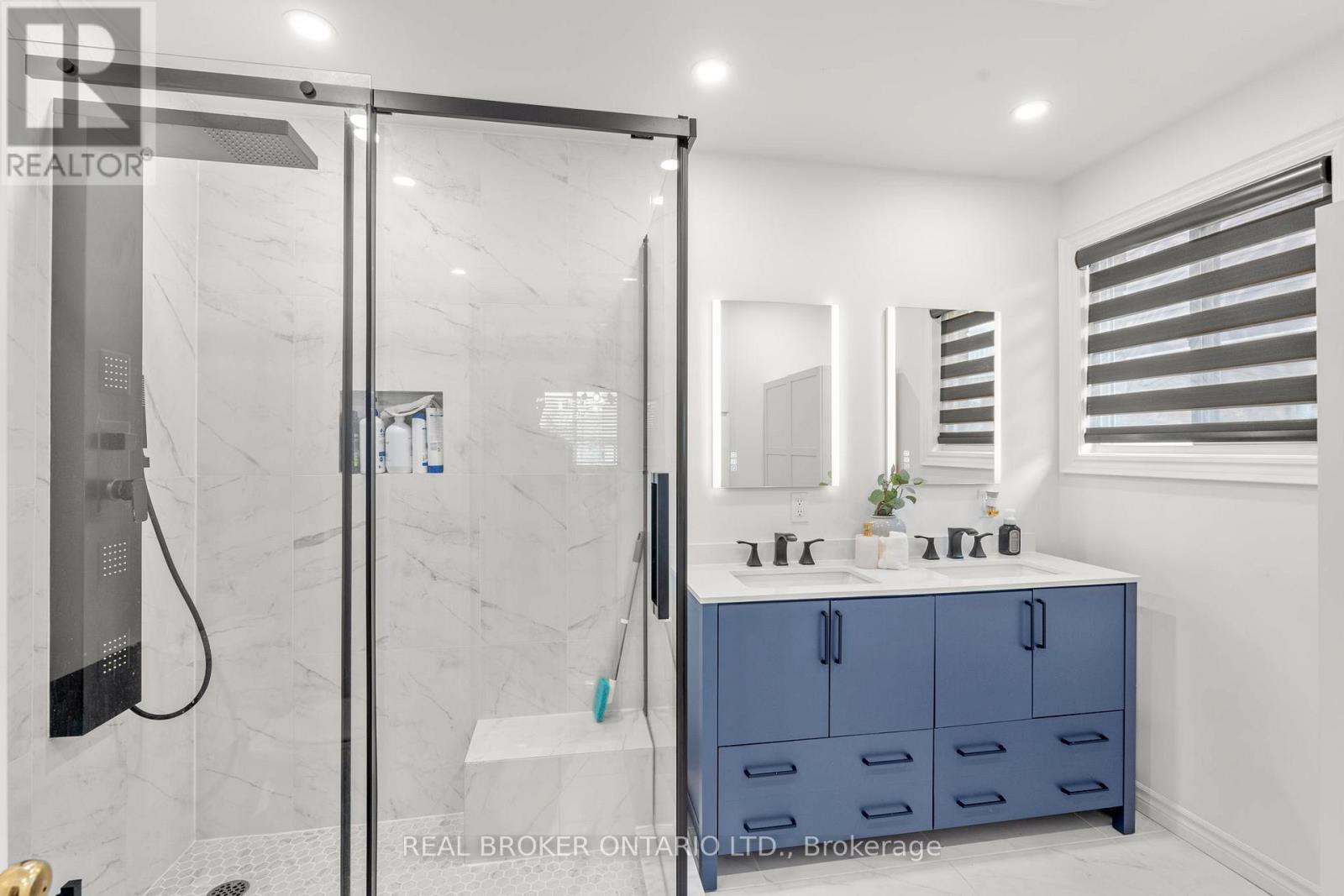 85 Laurier Avenue, Richmond Hill, ON - Indoor Photo Showing Bathroom
