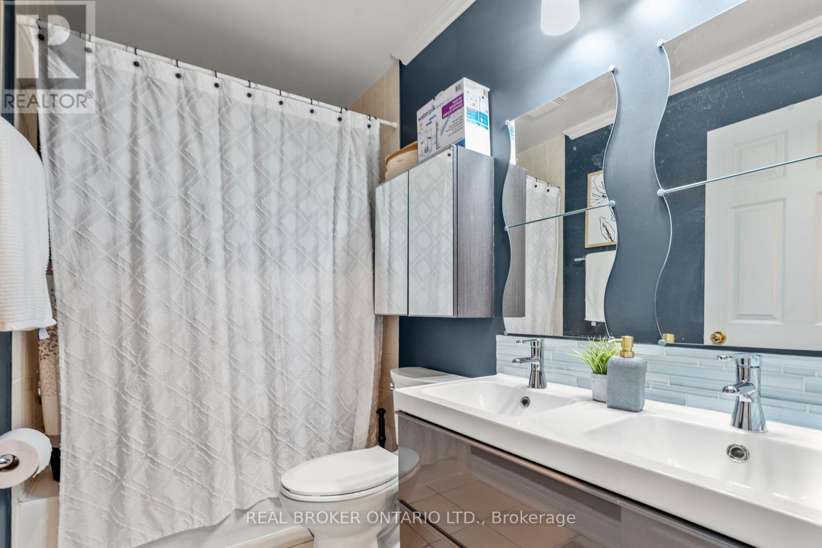 85 Laurier Avenue, Richmond Hill, ON - Indoor Photo Showing Bathroom