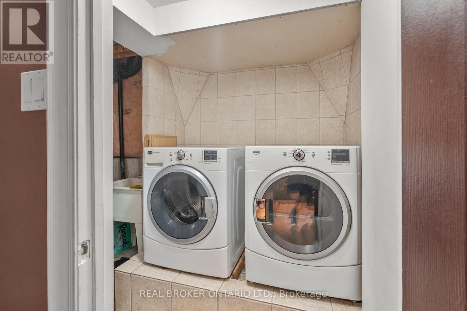 85 Laurier Avenue, Richmond Hill, ON - Indoor Photo Showing Laundry Room