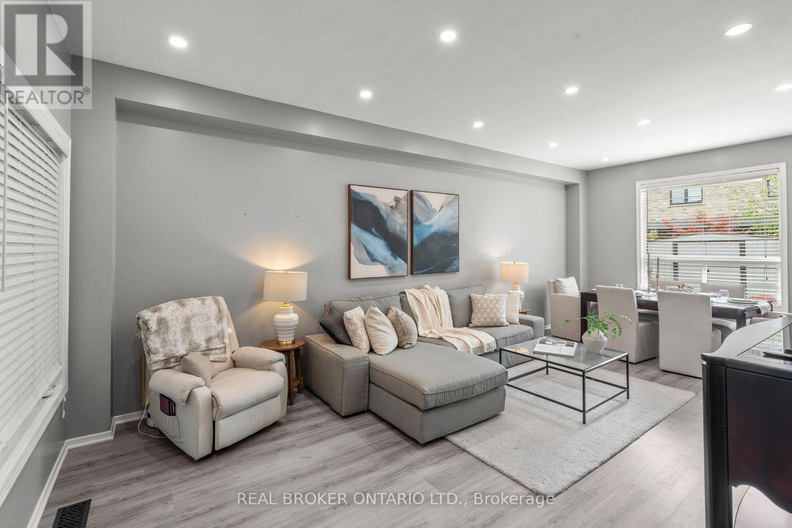 85 Laurier Avenue, Richmond Hill, ON - Indoor Photo Showing Living Room