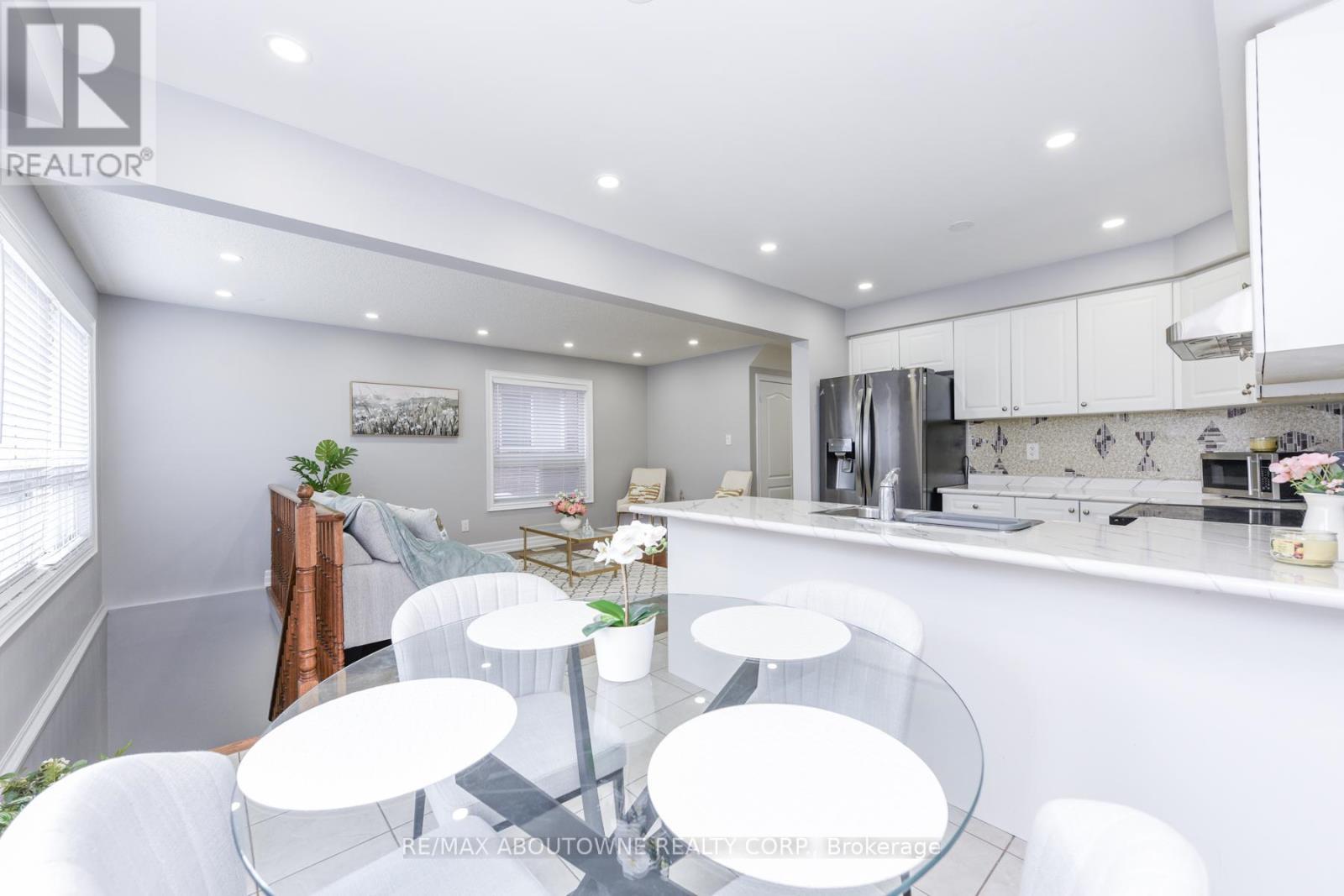 32 Lockheed Crescent, Brampton, ON - Indoor Photo Showing Other Room