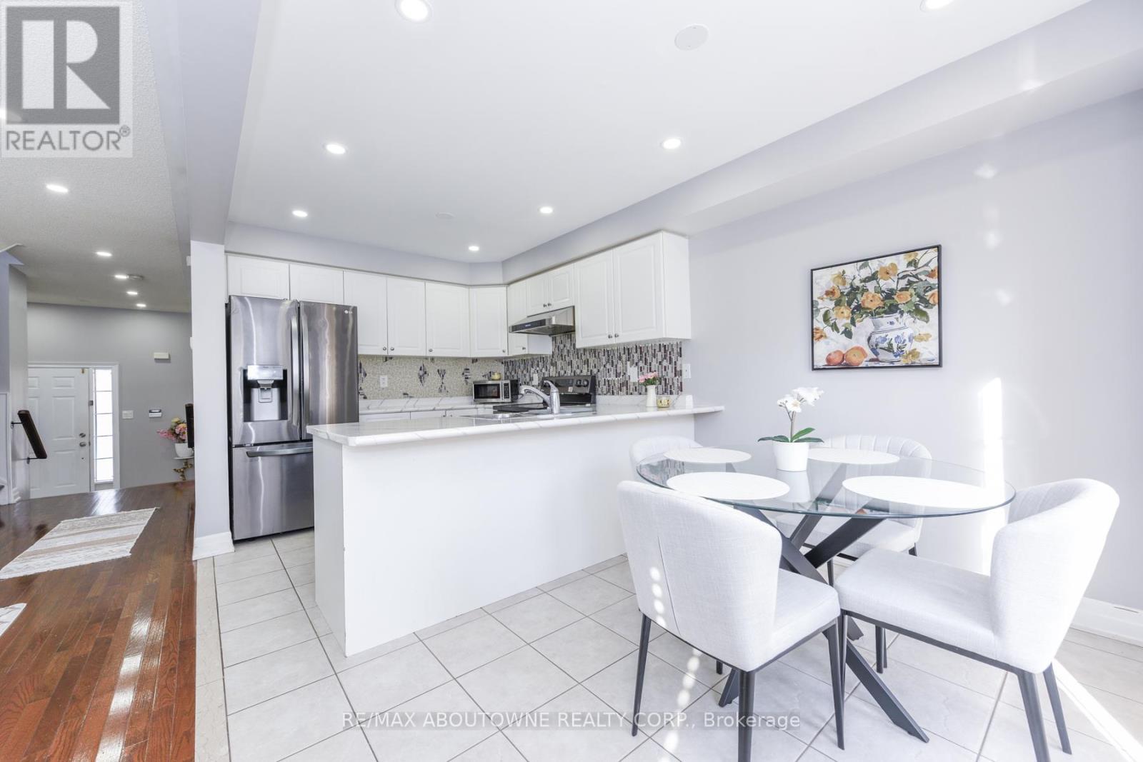 32 Lockheed Crescent, Brampton, ON - Indoor