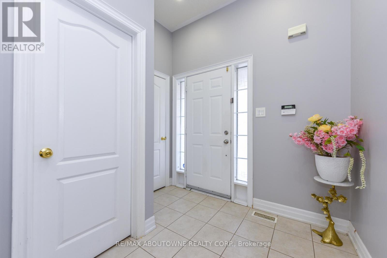 32 Lockheed Crescent, Brampton, ON - Indoor Photo Showing Other Room