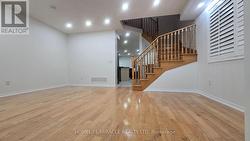 UPPER - 555 GARDEN WALK Mississauga, ON L5W 1V9