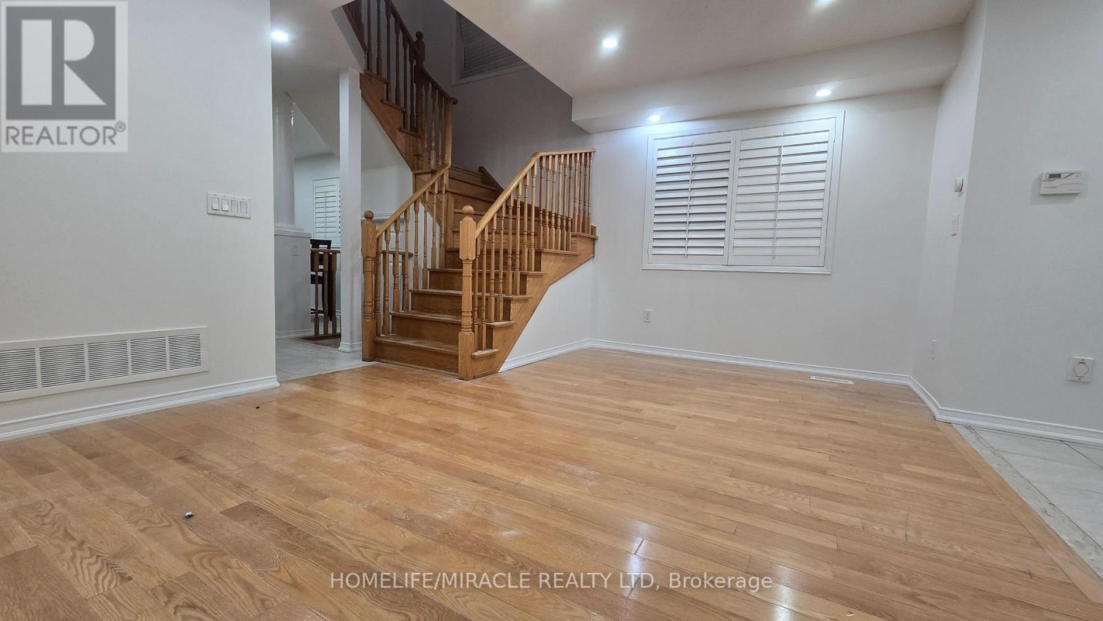 Upper - 555 Garden Walk, Mississauga, ON - Indoor Photo Showing Other Room