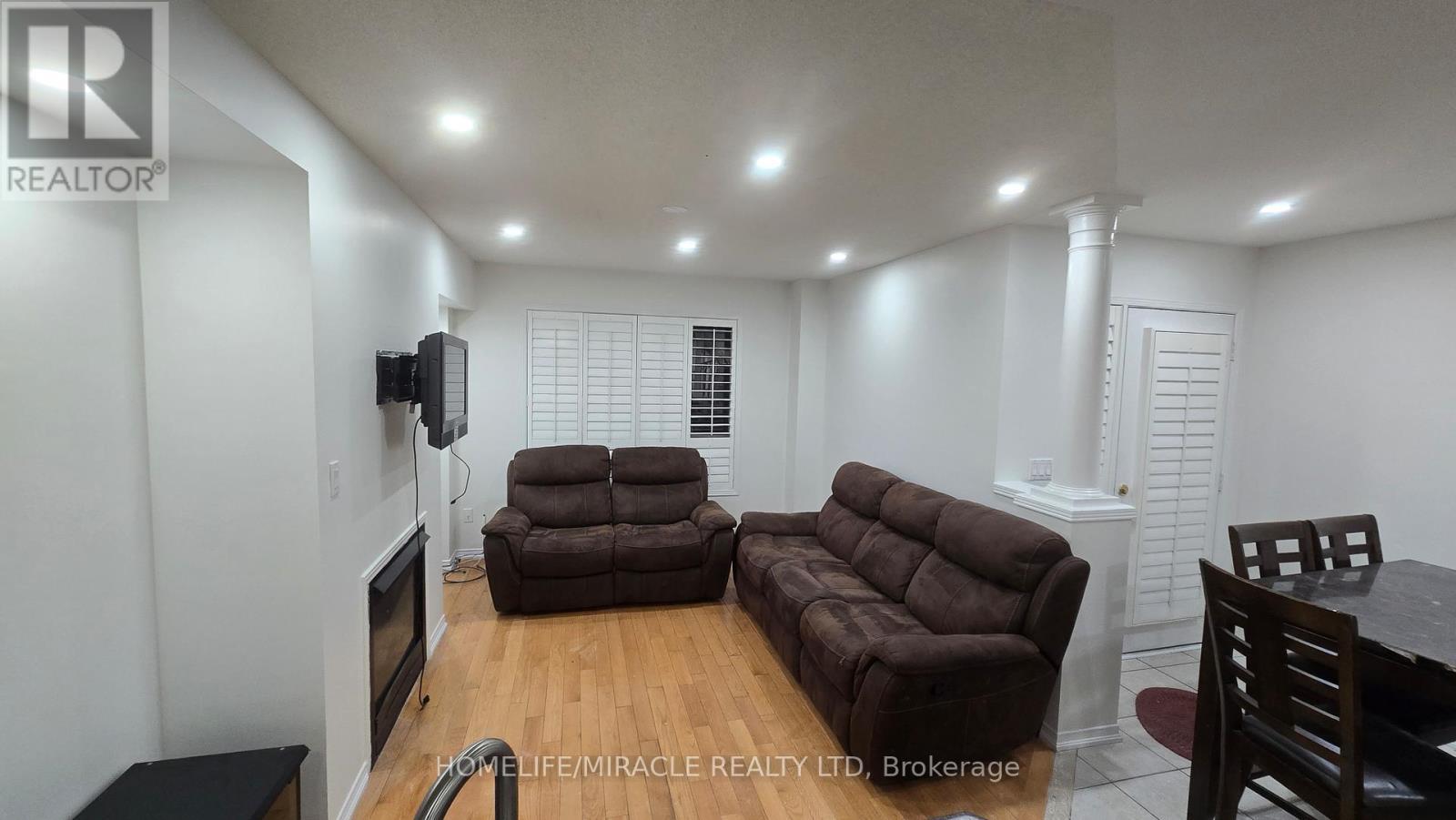 Upper - 555 Garden Walk, Mississauga, ON - Indoor