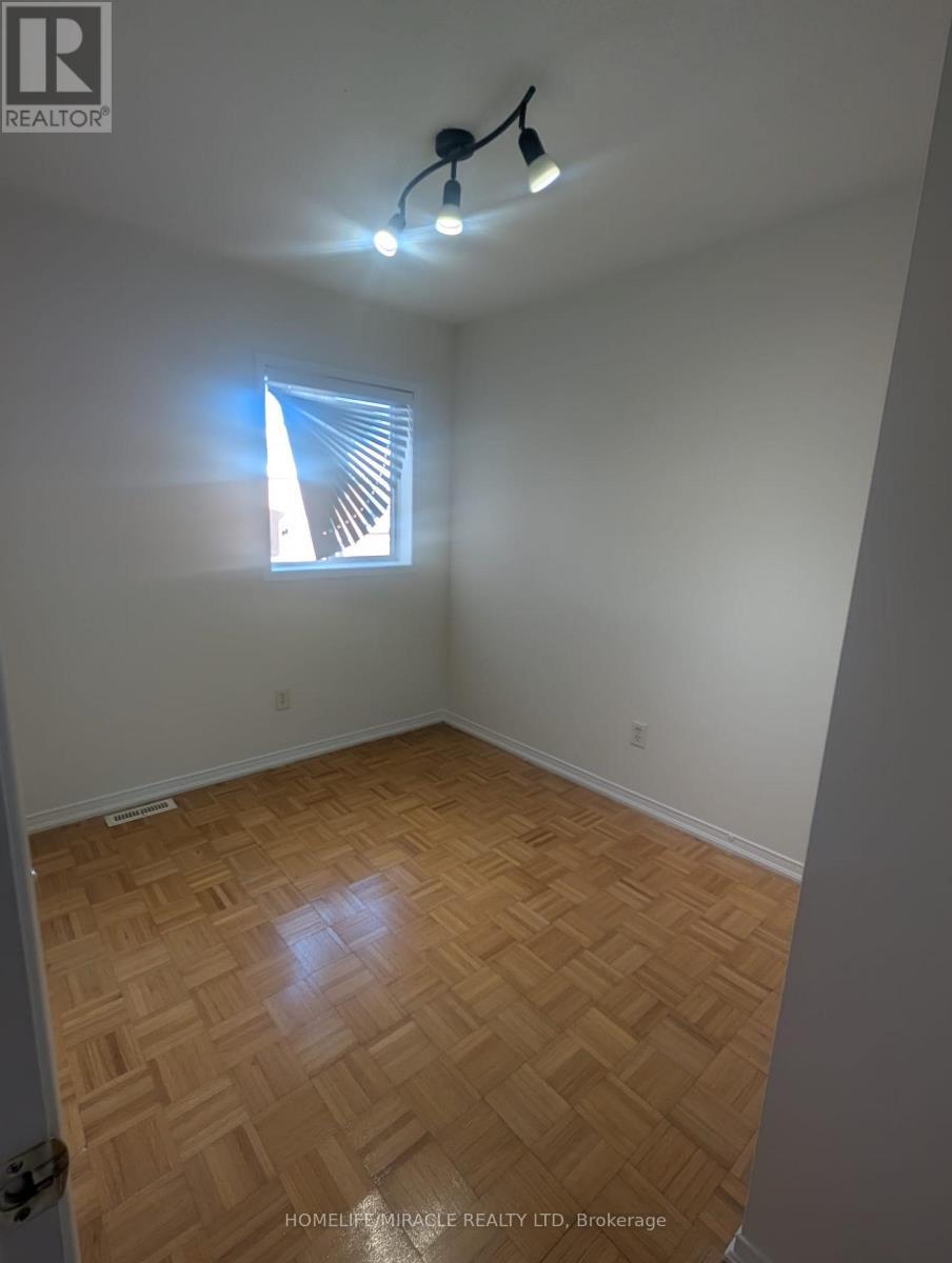 Upper - 555 Garden Walk, Mississauga, ON - Indoor Photo Showing Other Room