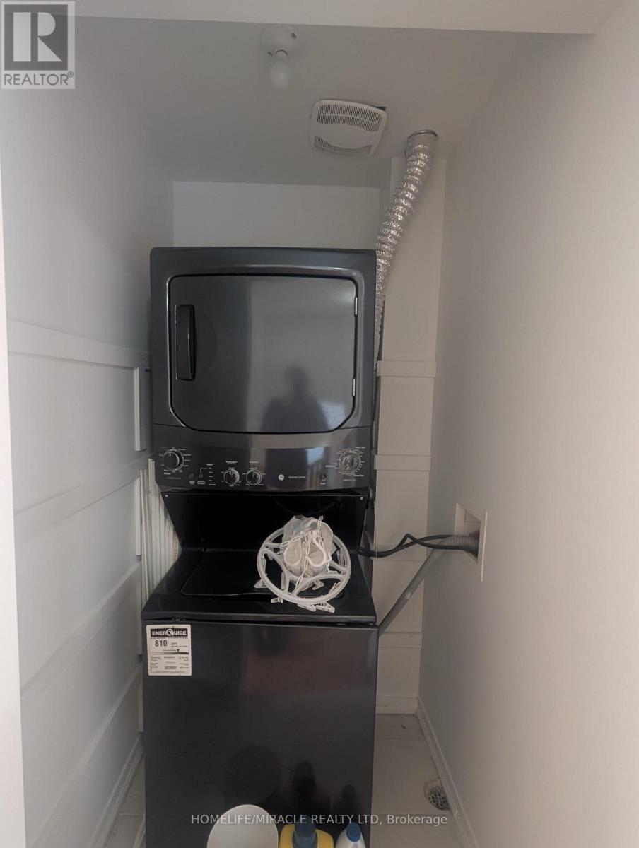Upper - 555 Garden Walk, Mississauga, ON - Indoor Photo Showing Laundry Room