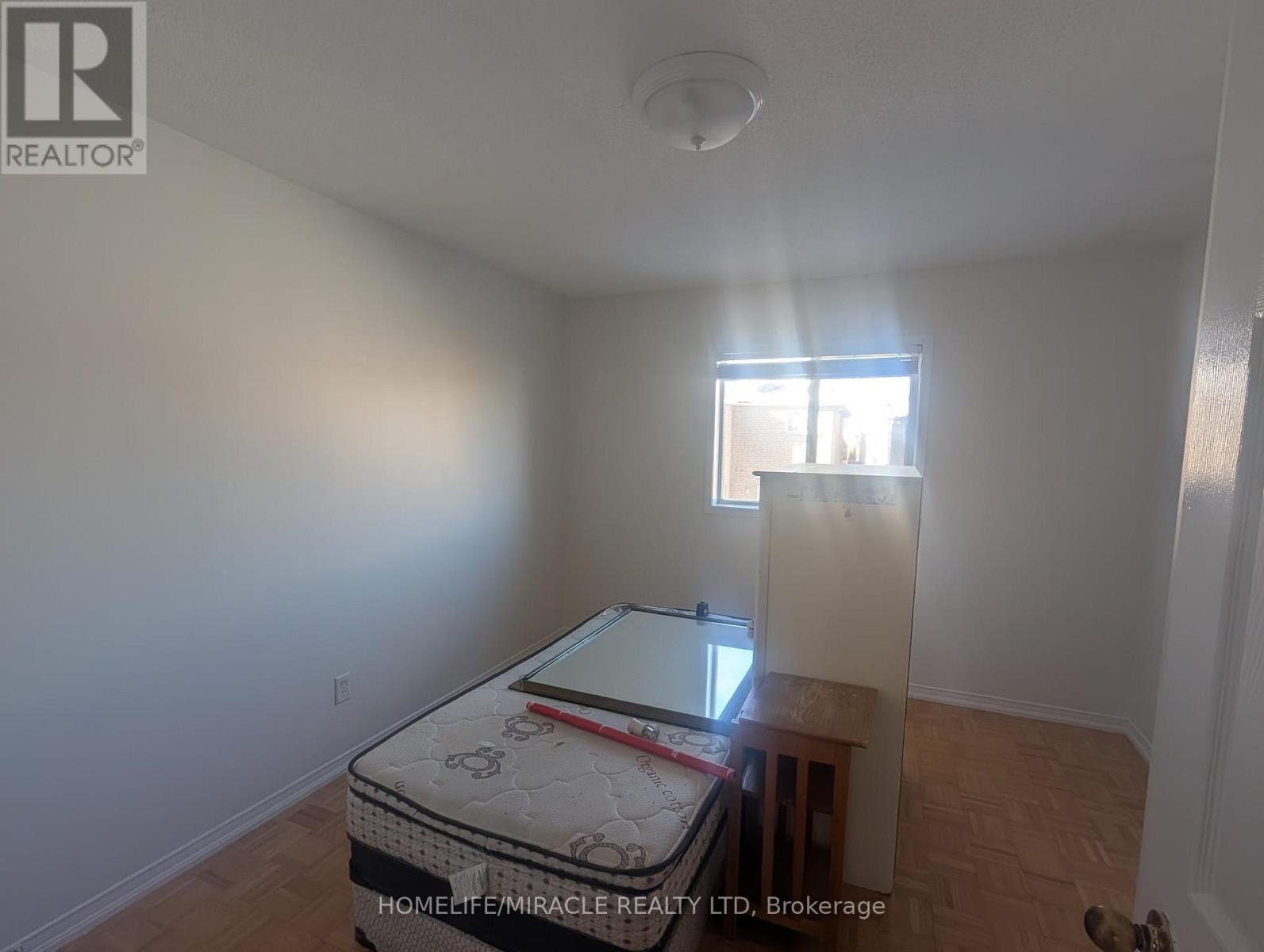 Upper - 555 Garden Walk, Mississauga, ON - Indoor Photo Showing Other Room