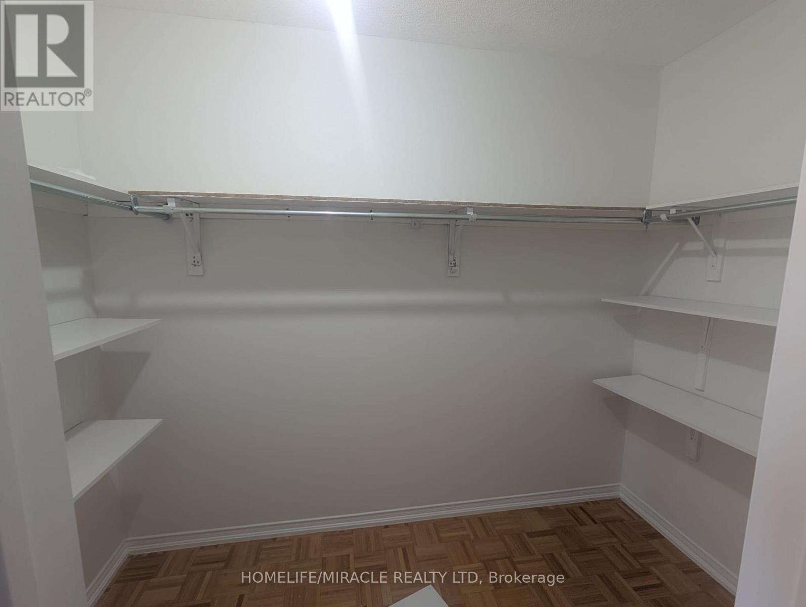 Upper - 555 Garden Walk, Mississauga, ON - Indoor With Storage