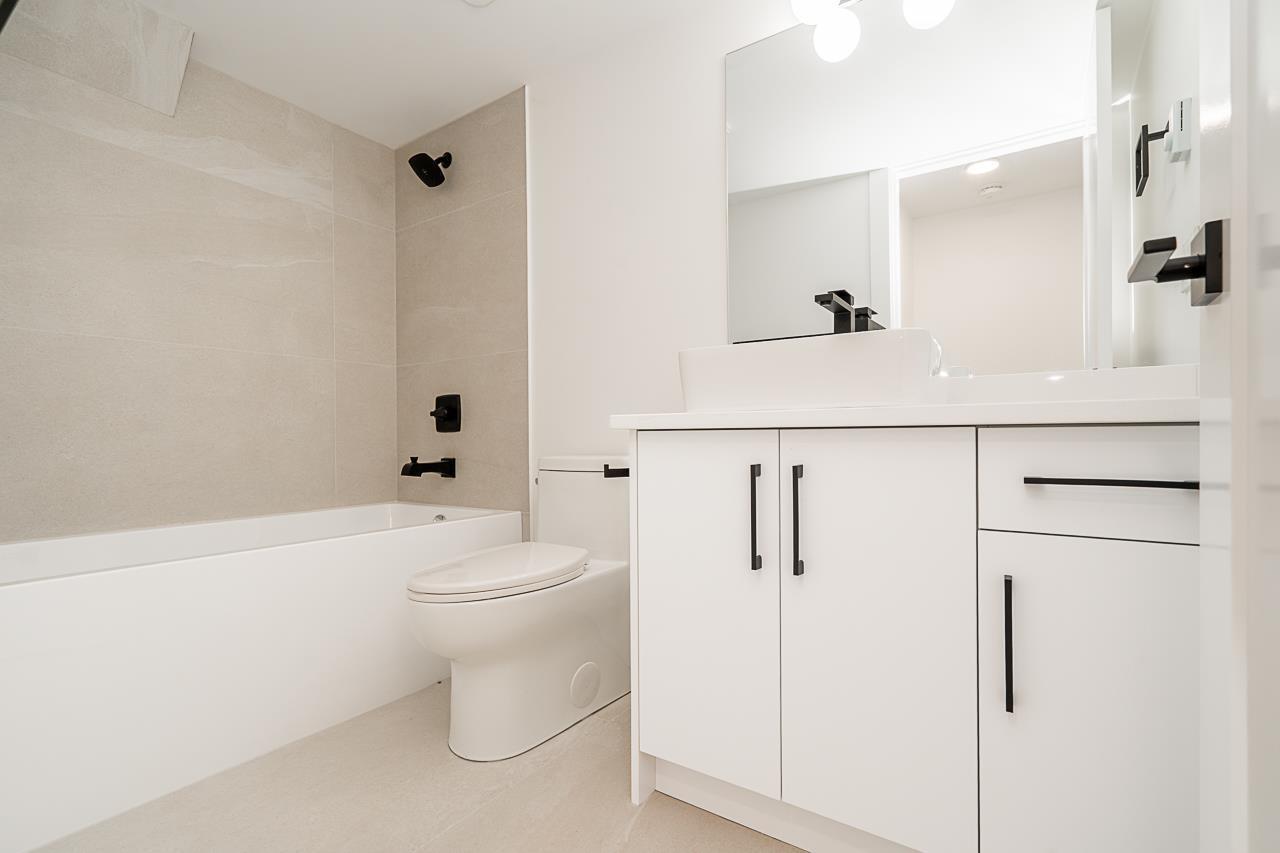 24430 56 Avenue, Langley, BC - Indoor Photo Showing Bathroom