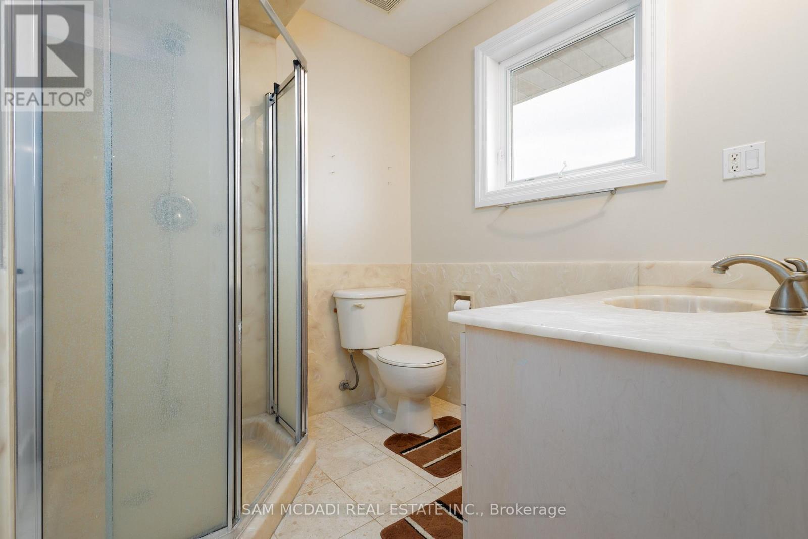 9747 Regional Road 20, Grimsby, ON - Indoor Photo Showing Bathroom