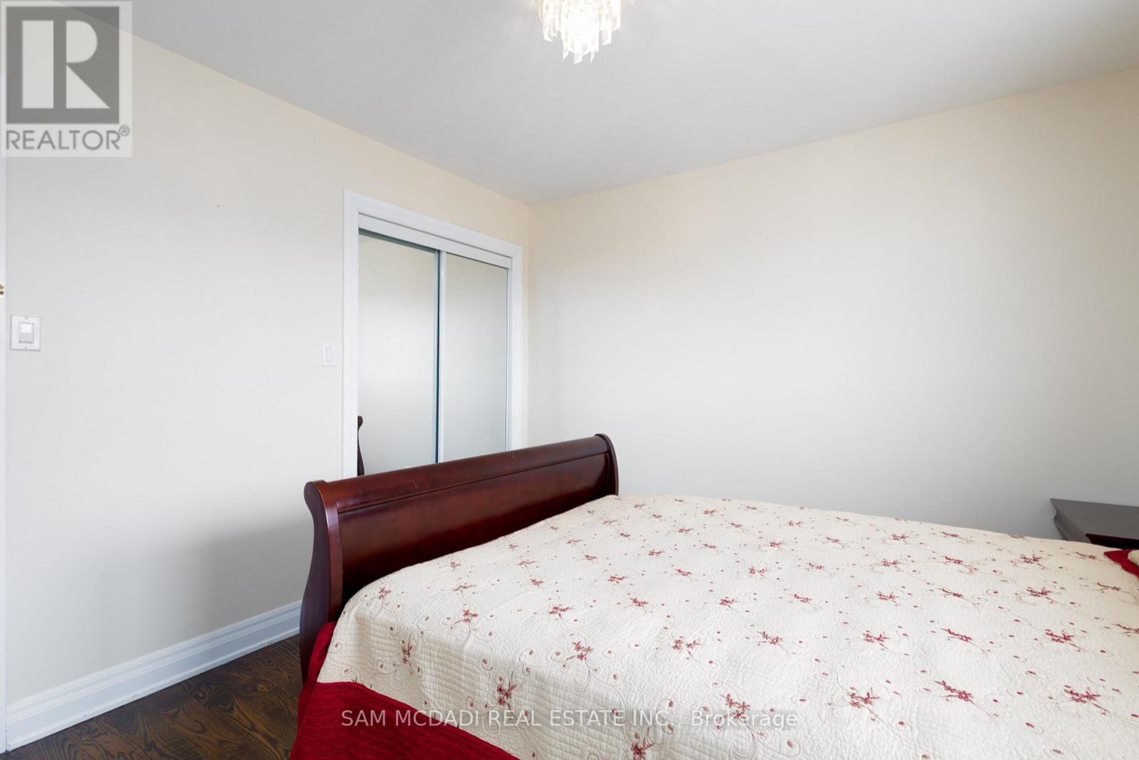 9747 Regional Road 20, Grimsby, ON - Indoor Photo Showing Bedroom