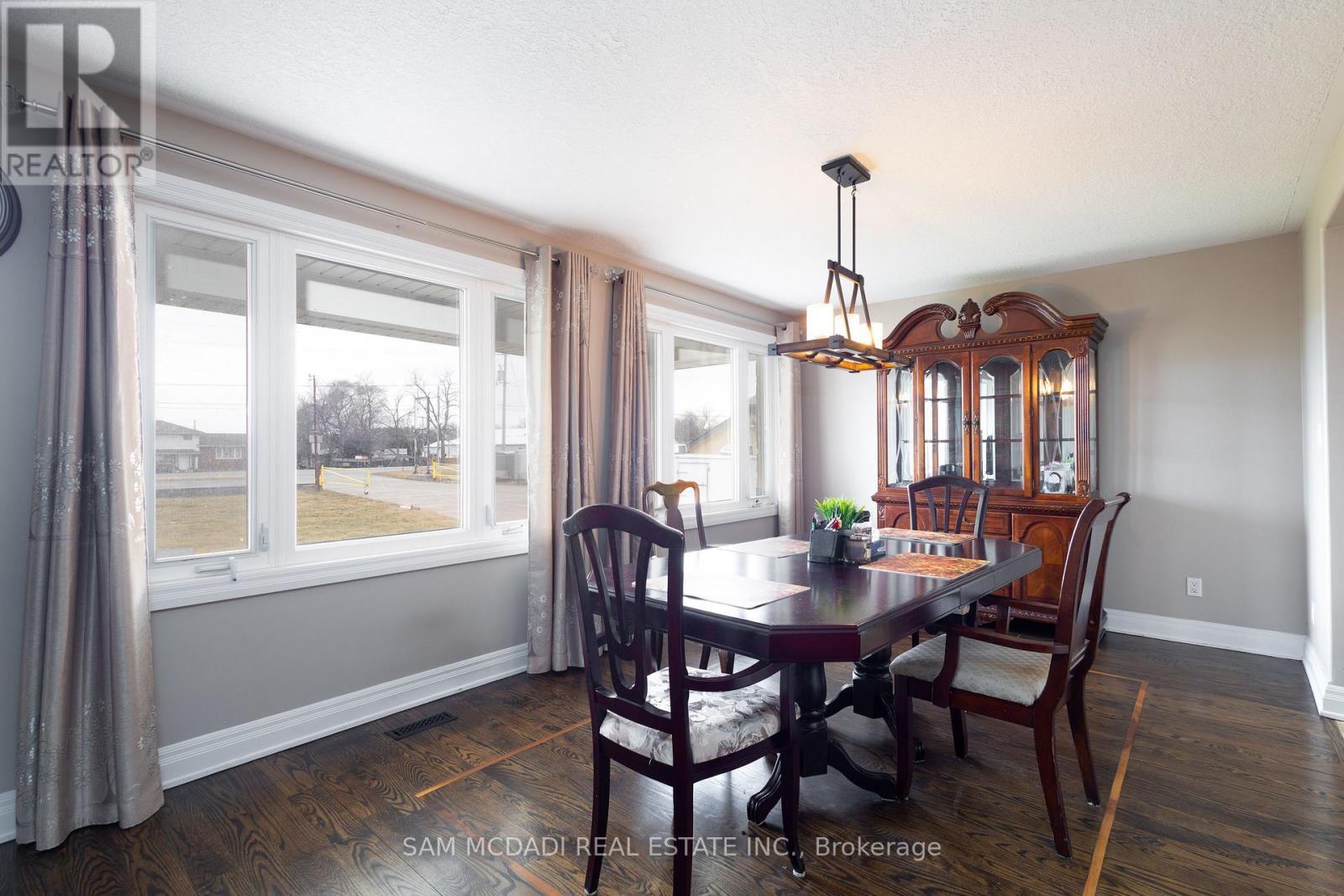 9747 Regional Road 20, Grimsby, ON - Indoor Photo Showing Dining Room