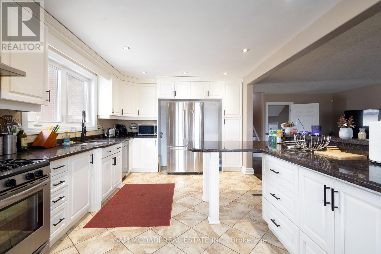 9747 Regional Road 20, Grimsby, ON - Indoor Photo Showing Kitchen