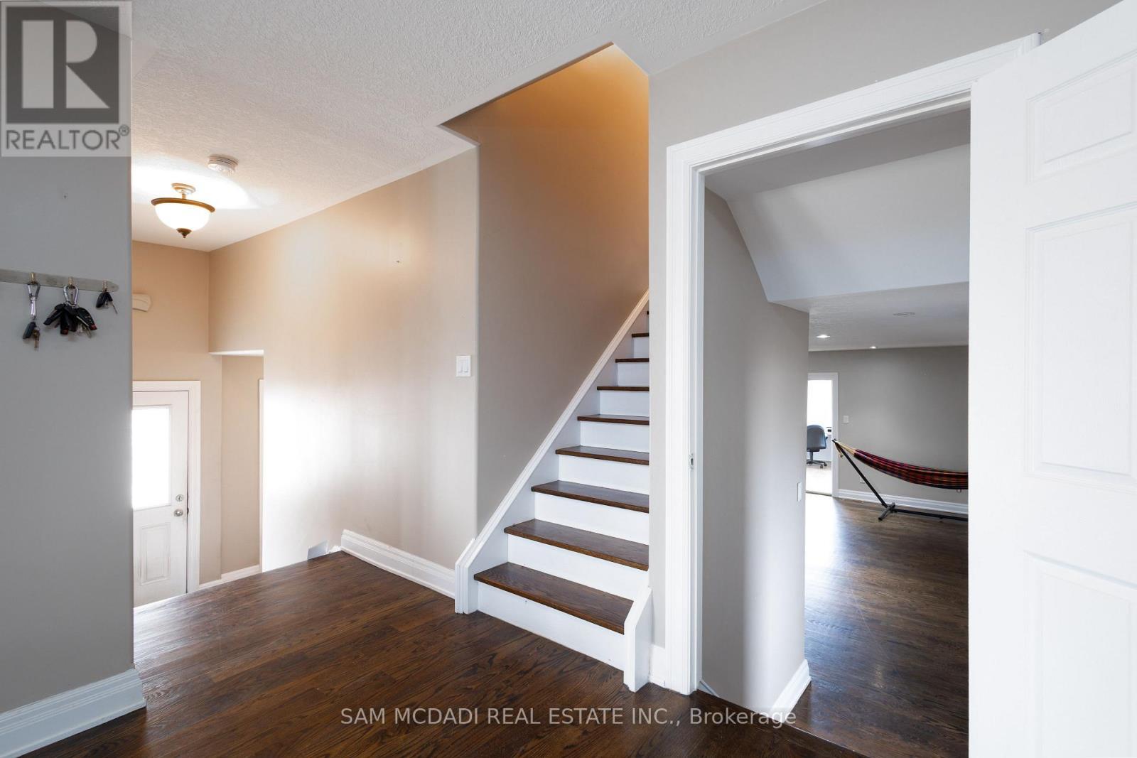 9747 Regional Road 20, Grimsby, ON - Indoor Photo Showing Other Room