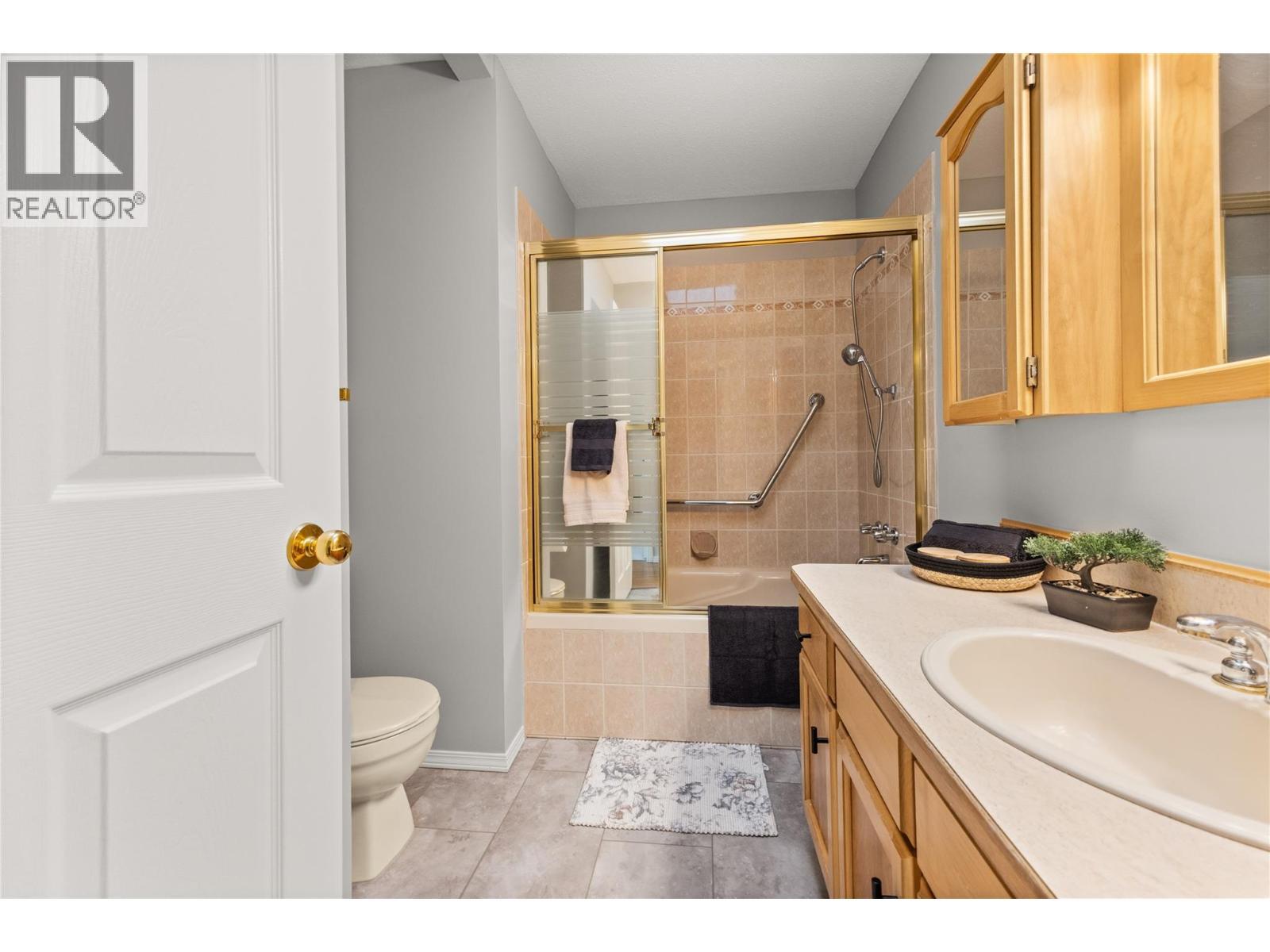 3096 South Main Street Unit# 23, Penticton, BC - Indoor Photo Showing Bathroom