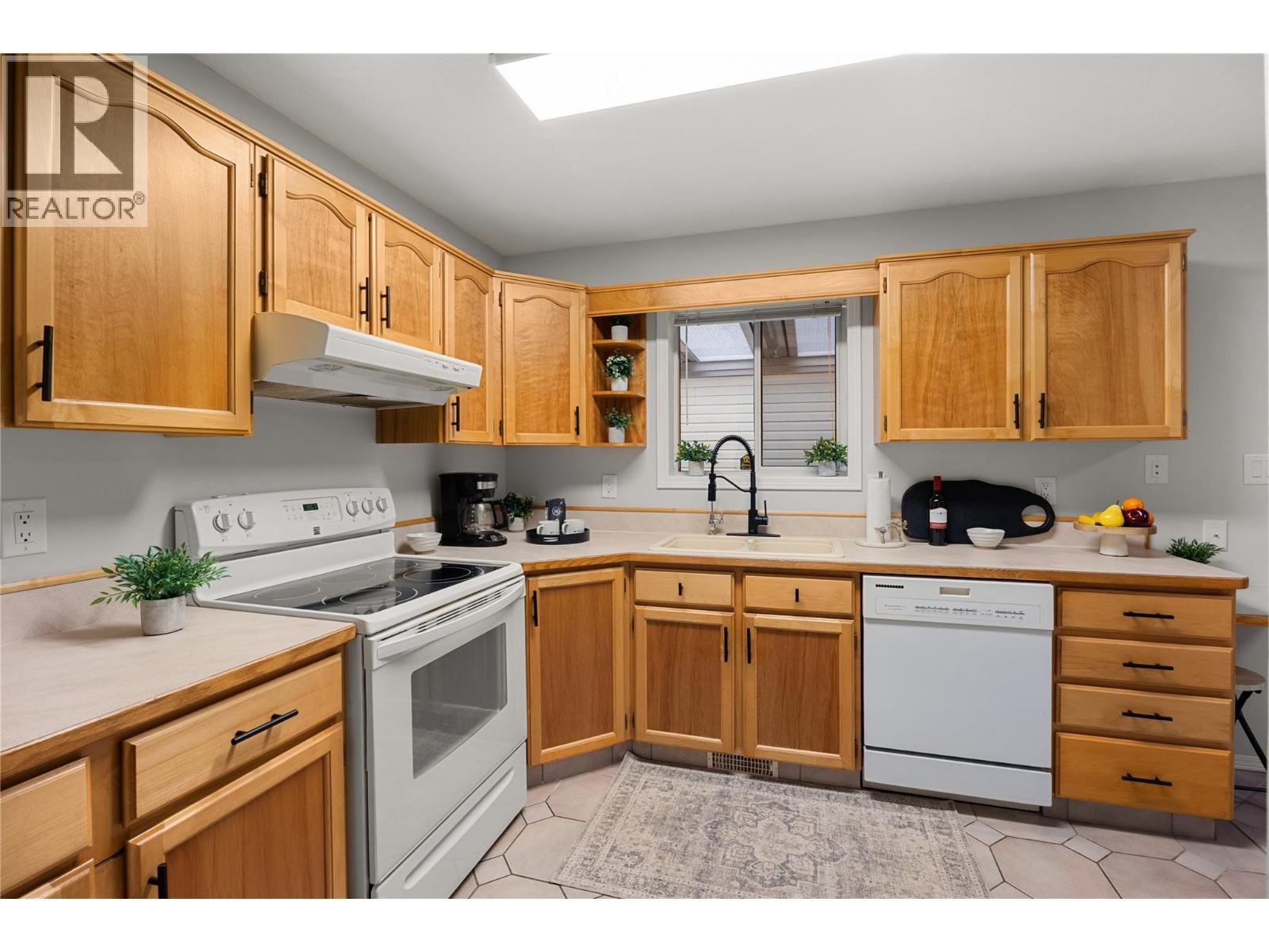 3096 South Main Street Unit# 23, Penticton, BC - Indoor Photo Showing Kitchen