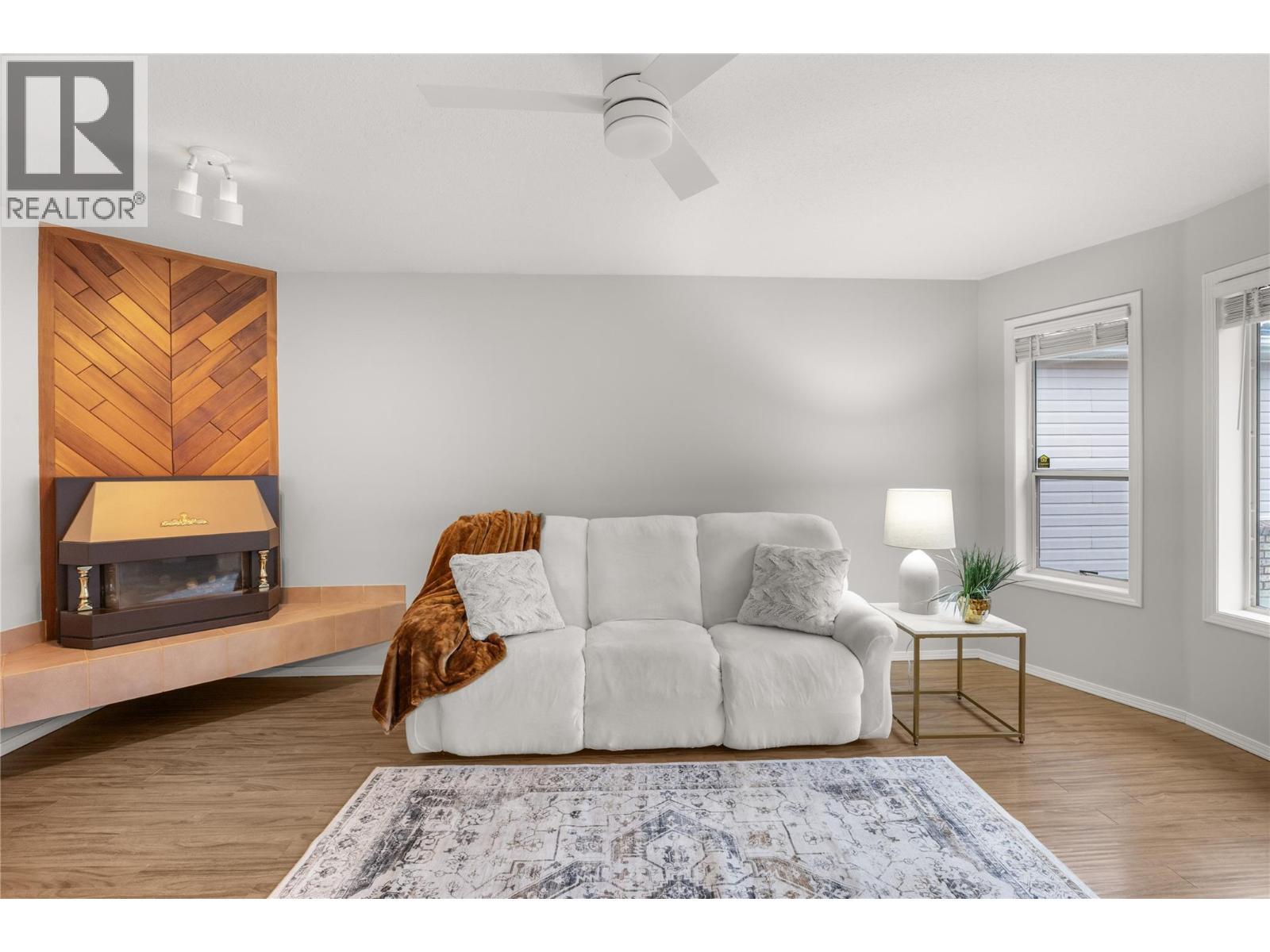 3096 South Main Street Unit# 23, Penticton, BC - Indoor Photo Showing Living Room