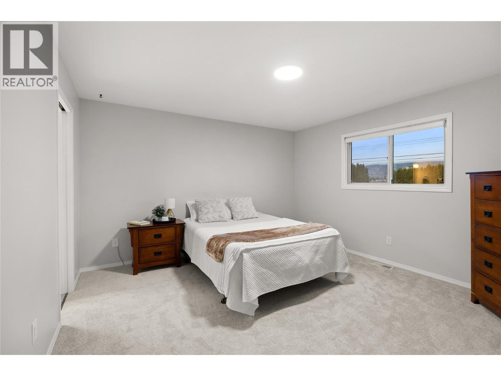 3096 South Main Street Unit# 23, Penticton, BC - Indoor Photo Showing Bedroom