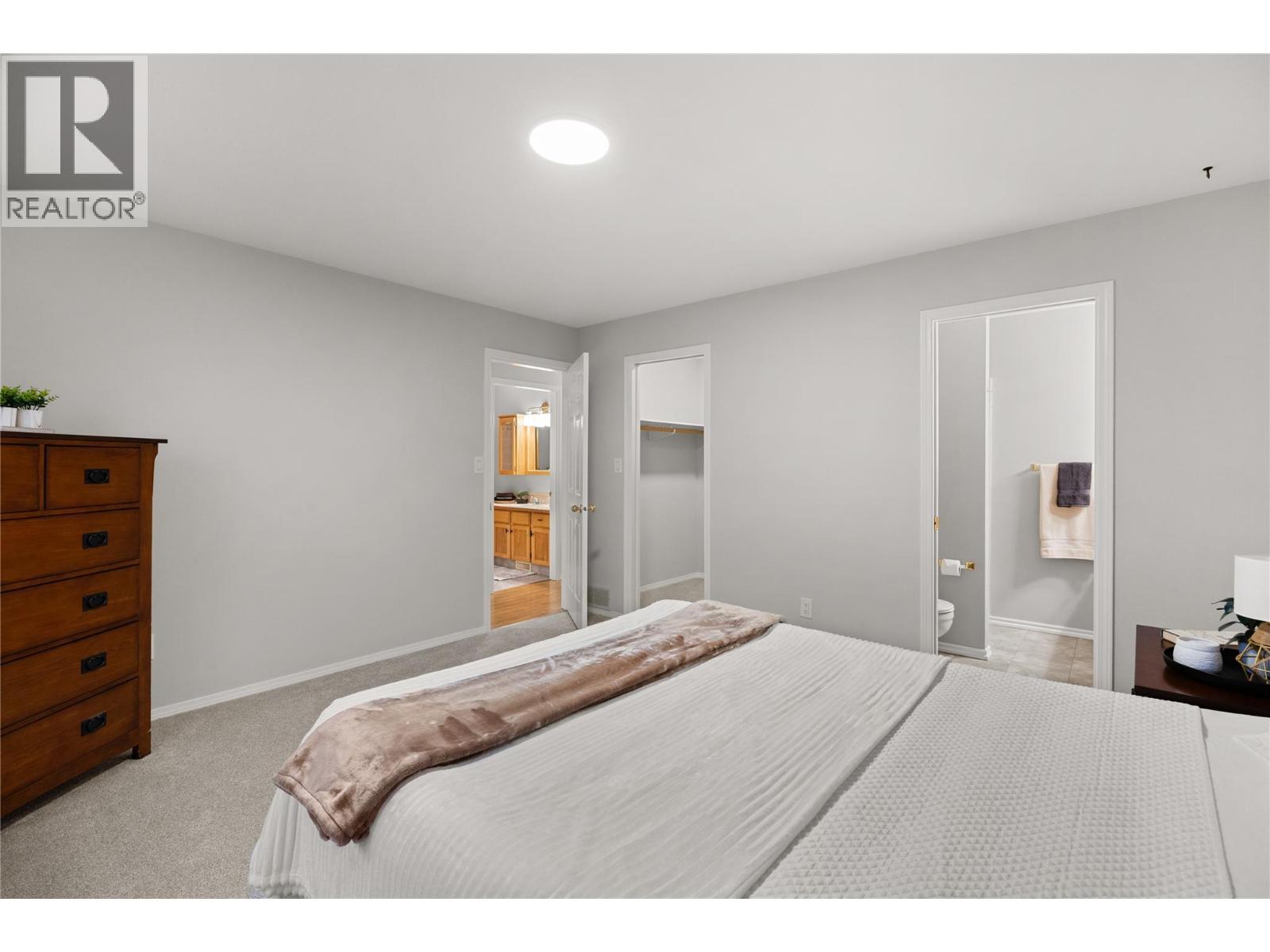 3096 South Main Street Unit# 23, Penticton, BC - Indoor Photo Showing Bedroom